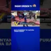 Bus Nyangkut Di Gapura Tanda Barat