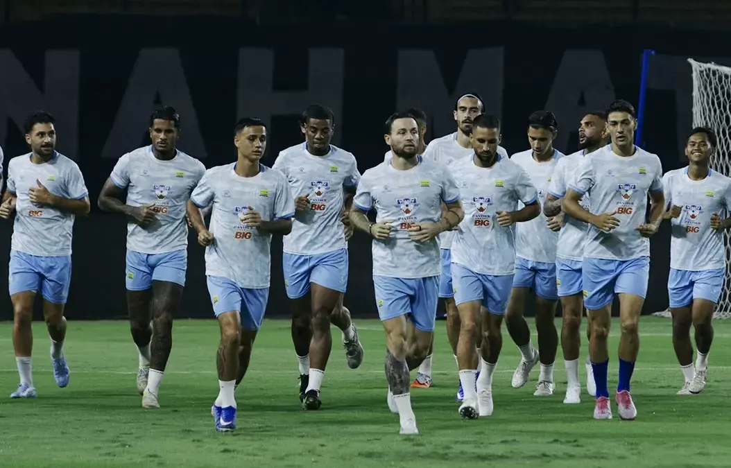 Bung Ropan Bongkar Peta Persaingan Tiket Asia: Persib, Persija, dan Borneo FC Saling Sikut! foto