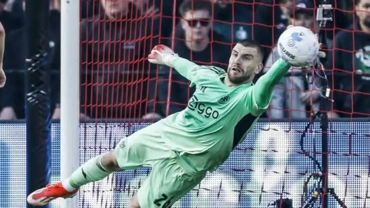 Berhasil Curi Poin di Kandang Feyenoord, Maarten Paes Kini Bidik FIFA Series Bersama Timnas Indonesia Maarten Paes