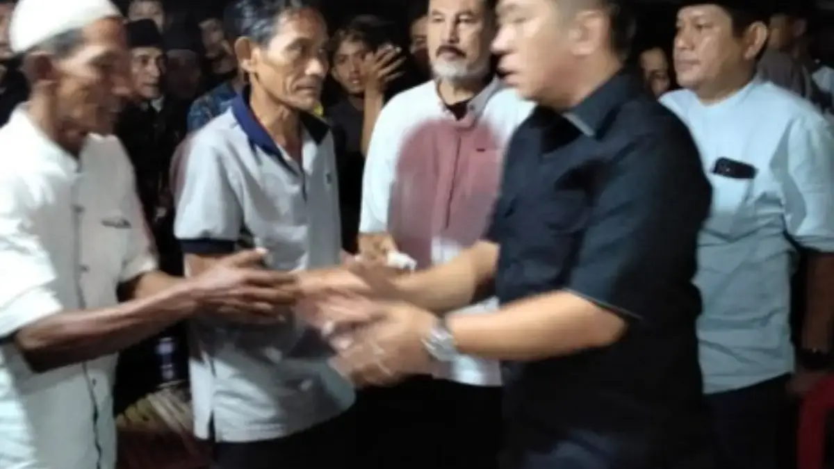 Bupati Karawang berikan bantuan untuk korban kecelakaan di majalengka