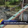 Arus Sungai Cipedak Seret Baja Jembatan 8 Ton