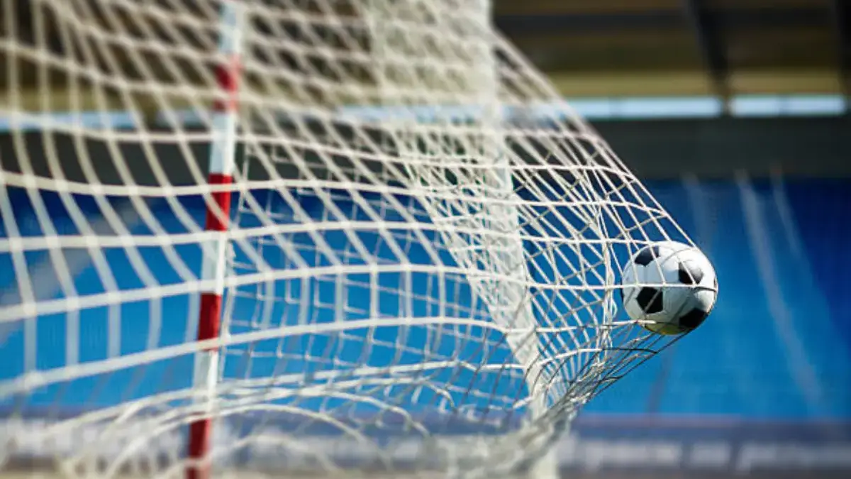 Sepak Bola Malam Ini