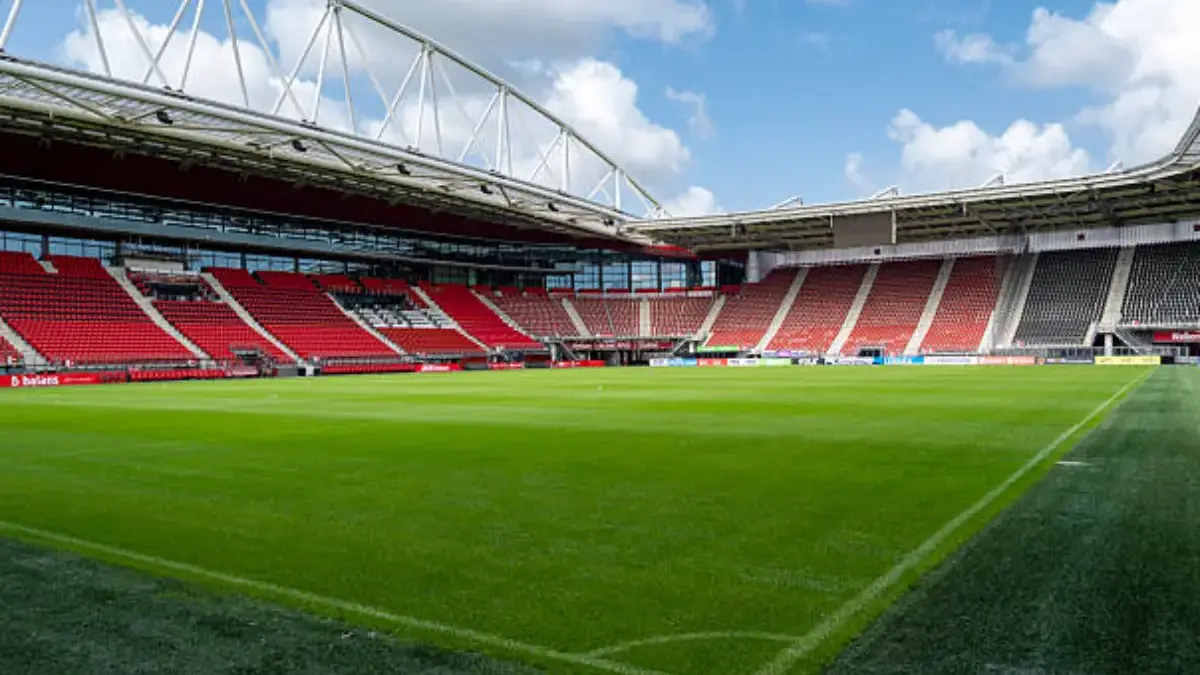 Sepak Bola Malam Ini