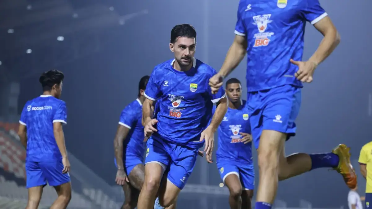 Prediksi Susunan Pemain Persib vs Semen Padang Hari Ini: Kembalinya Bek Andalan Jadi Kunci Prediksi Susunan Pemain Persib vs Semen Padang 5 April 2026