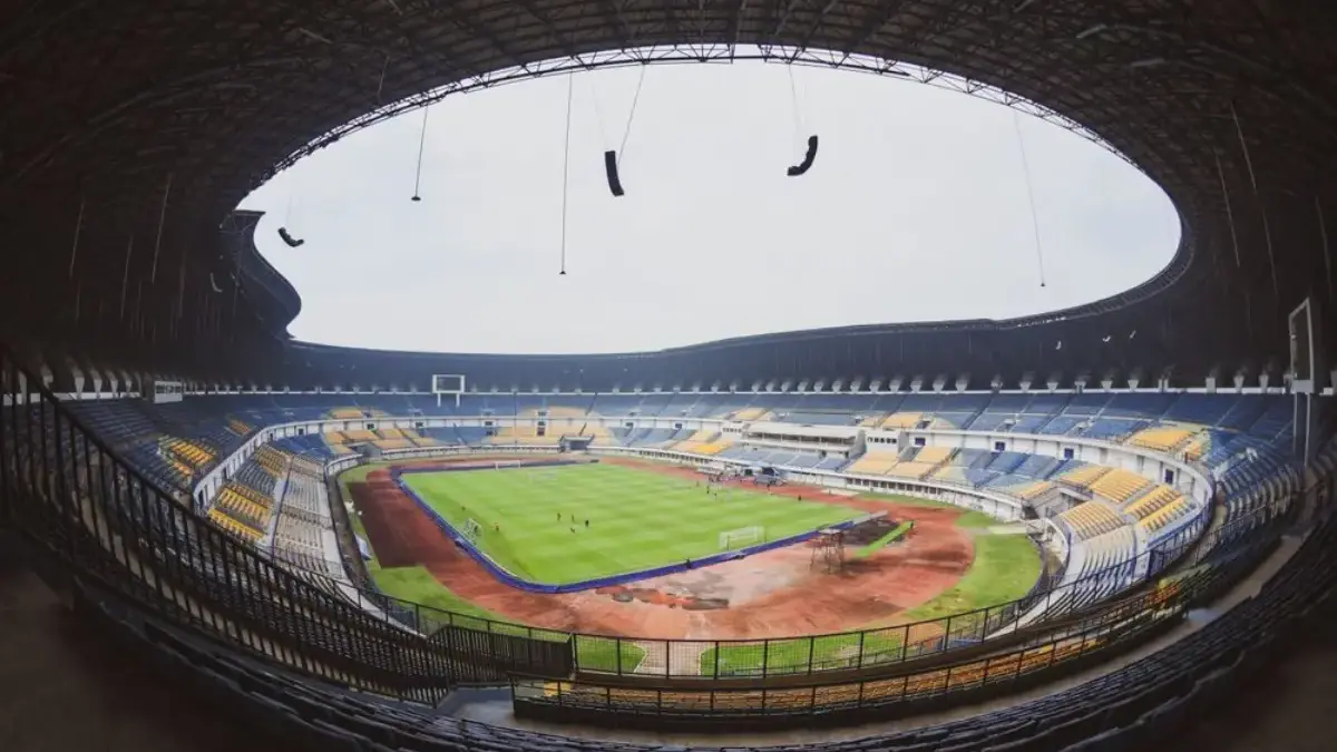 Jadwal Berubah Lagi! Duel Persib vs Arema 24 April 2026 Dipastikan Kembali ke Jam Malam
