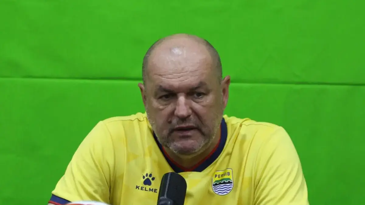 Puji Dewa United Setinggi Langit, Bojan Hodak Sebut Ada yang Tak Masuk Akal Jelang Duel Persib