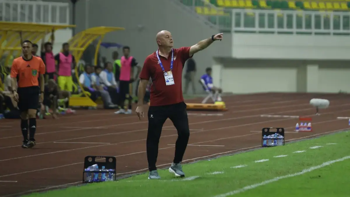 Tak Mau Jemawa, Bojan Hodak Sebut Nasib Persib Masih Ditentukan di Ujung Musim