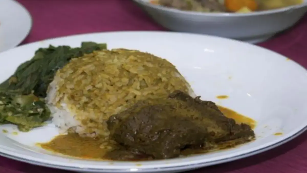 Dompet Tipis, Perut Tetap Kenyang! Ini Rekomendasi Nasi Padang Murah di Cirebon Favorit Mahasiswa Nasi Padang