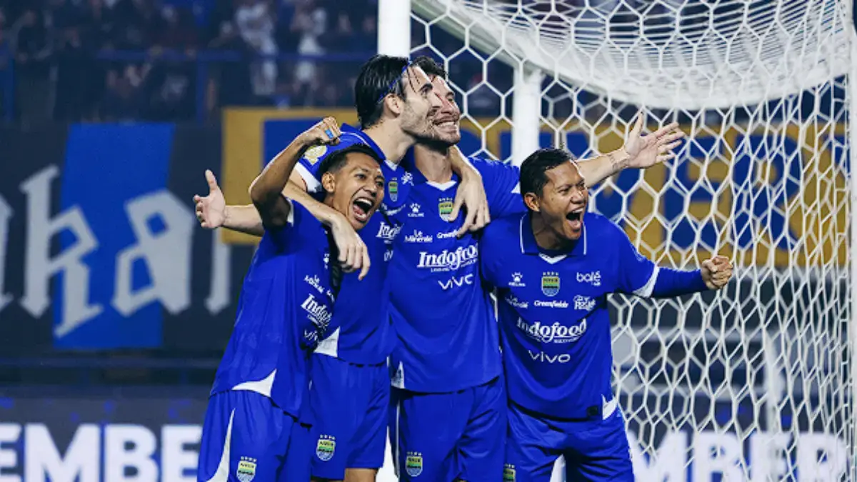Info Persib Bandung! Puncak dan Jurang Liga 1: Persib Berjaya, Tim Degradasi Hadapi Nasib Menegangkan Klasemen Liga 1 Indonesia menunjukkan Persib di puncak dan persaingan zona degradasi