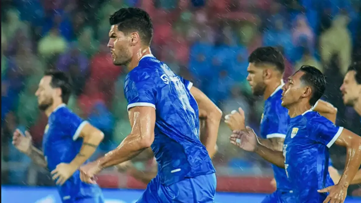 Half time Semen Padang vs Persib skor 0-1 untuk Persib