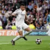 Real Madrid berupaya merespons ketertinggalan dengan meningkatkan intensitas serangan. Usaha tersebut akhirnya