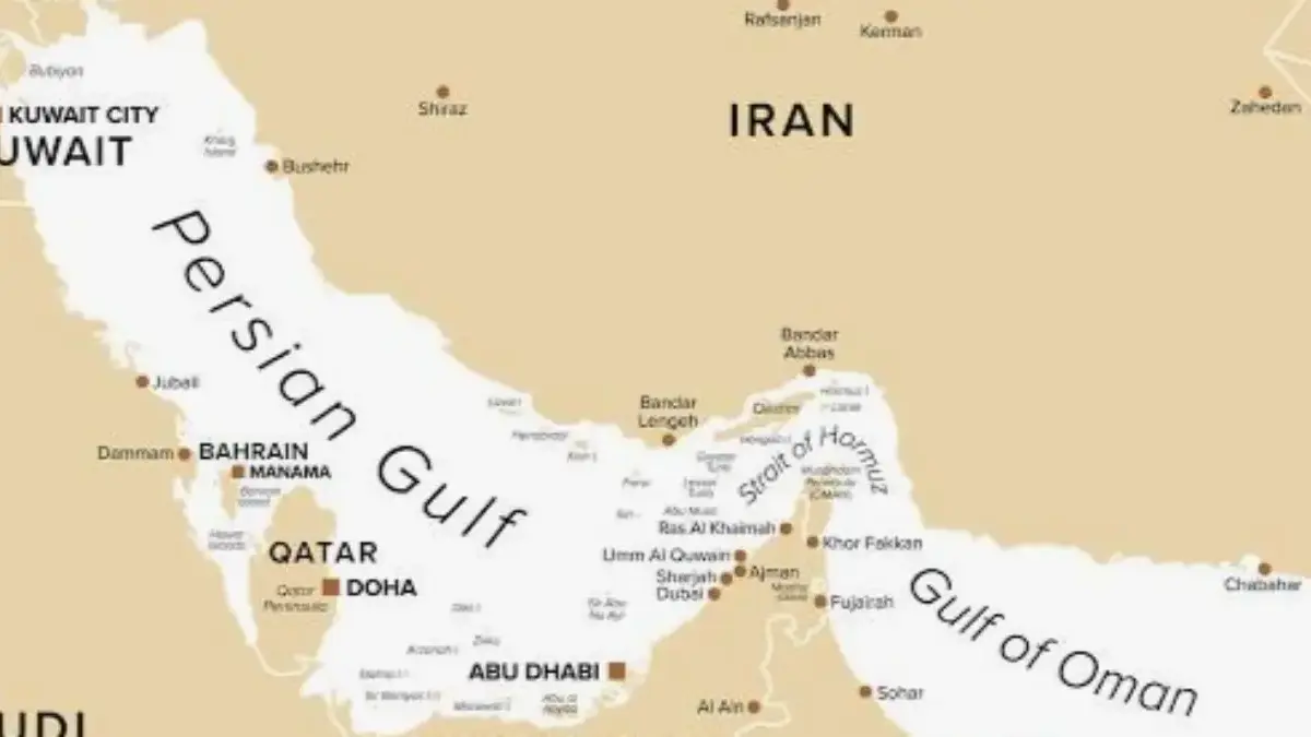 Selat Hormuz merupakan salah satu jalur pelayaran paling penting di dunia