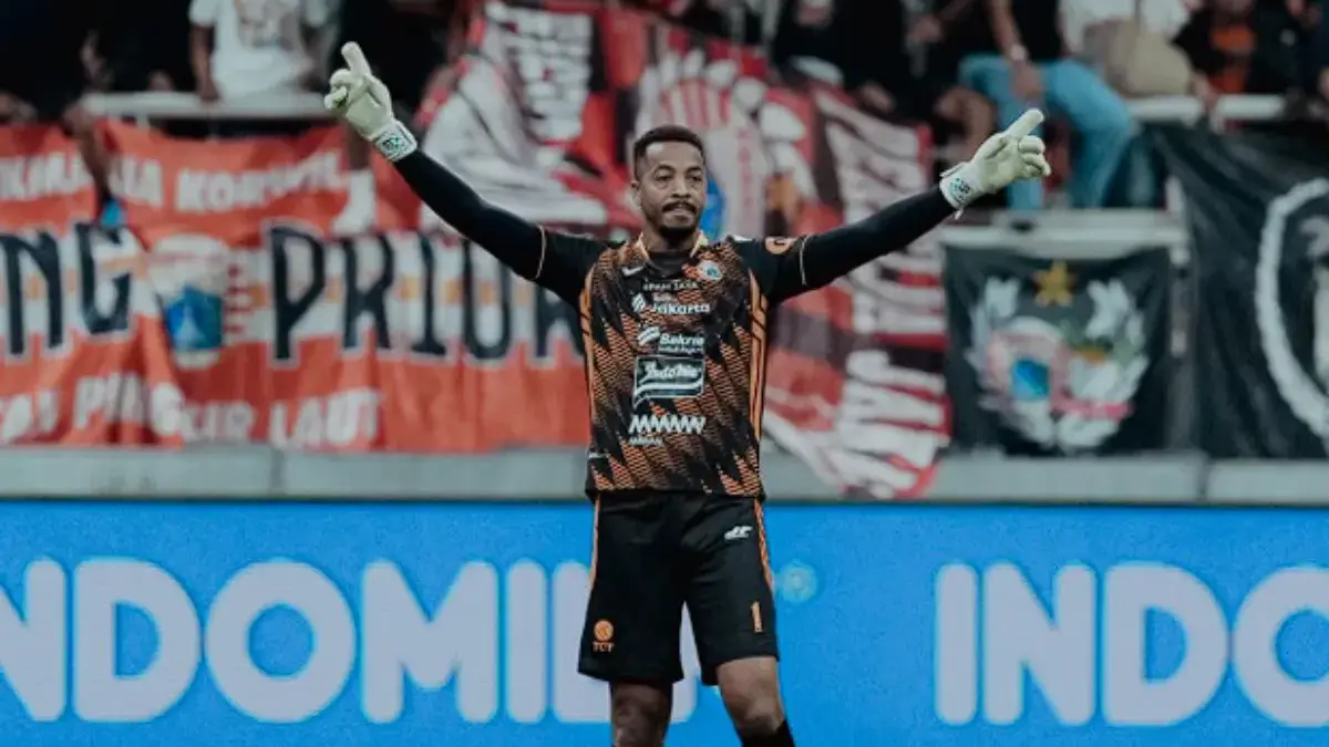 Mauricio Souza Kembalikan Carlos Eduardo Jadi Kiper Utama Persija, Cyrus Margono Tetap Dibela Carlos Eduardo kembali jadi kiper utama Persija jelang lawan Persebaya