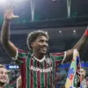 Fluminense berhasil mengamankan tiga poin penting usai membungkam Chapecoense dengan skor 2–1.