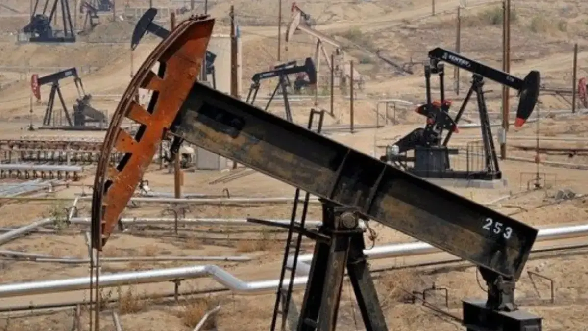 Ilustrasi kilang minyak