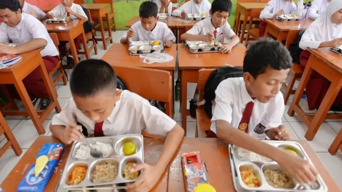 Ratusan siswa mengalami gejala keracunan dengan tingkat kondisi yang berbeda-beda.