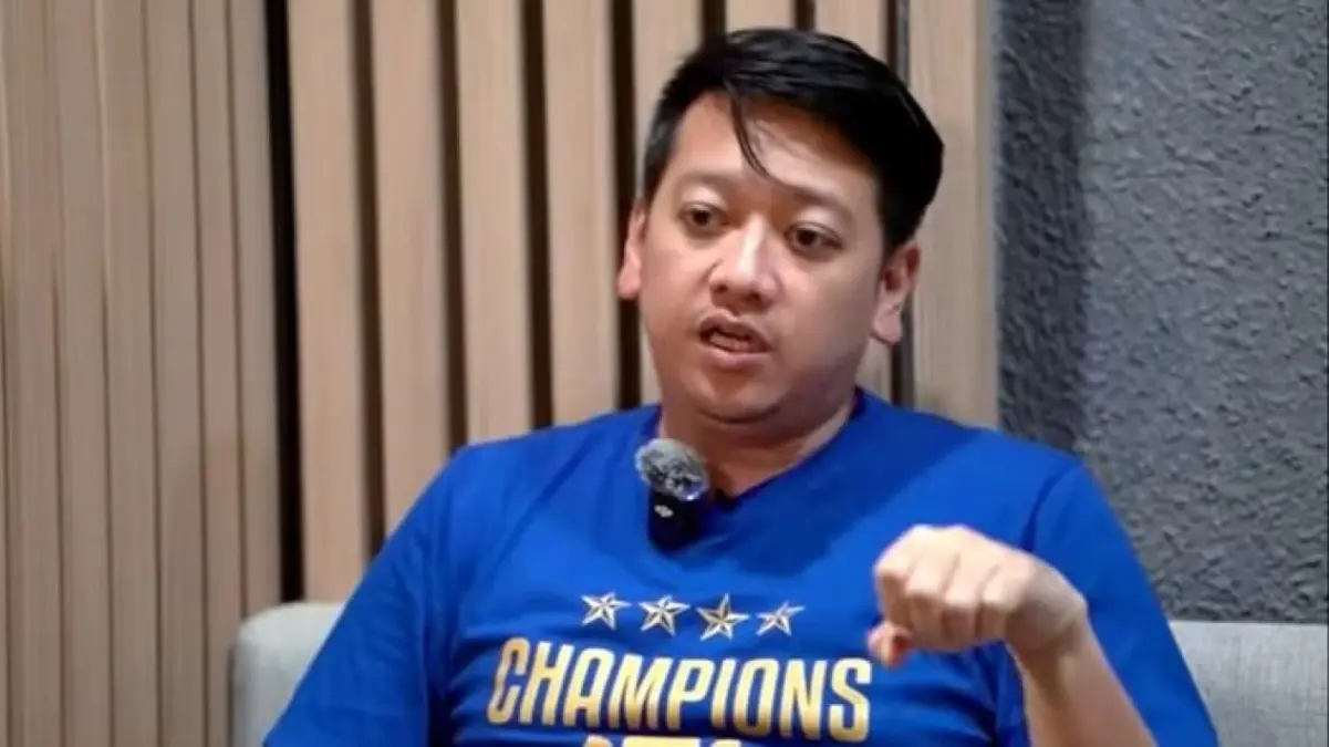 Adhitia Putra Herawan Deputy CEO Persib Bandung memberikan pernyataan dalam sesi wawancara di Graha Persib