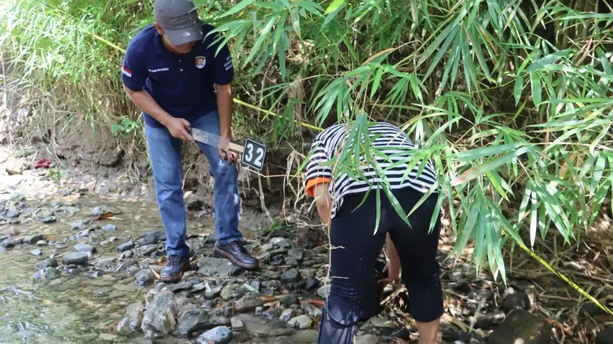 36 Adegan Direkonstruksi, Ibu Muda Buang Bayi ke Sungai di Cibingbin Mulai dari Kamar Mandi hingga Tepian adegan ibu buang bayi di Sungai Cikondang