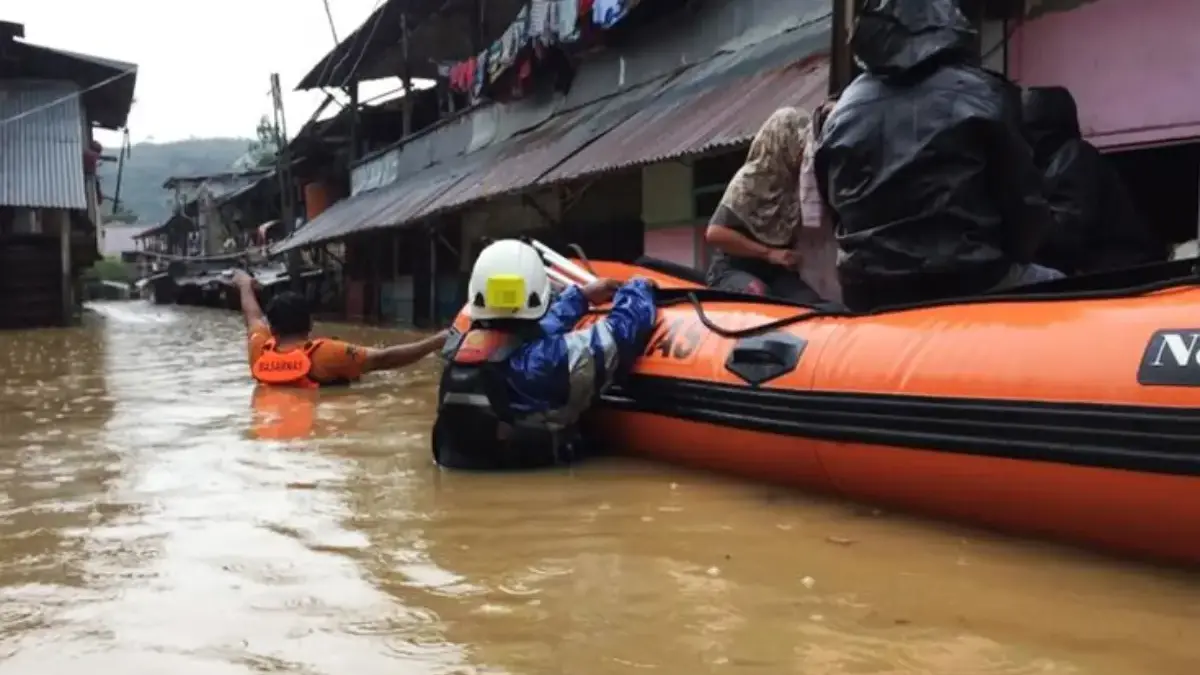 Banjir yang melanda Kota Kendari, Sulawesi Tenggara kembali menelan korban jiwa.