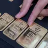 Pergerakan harga emas Antam tidak terlepas dari berbagai faktor ekonomi internasional.