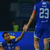 Perdebatan antara pemain Bhayangkara FC dan Persib Bandung usai dugaan insiden rasisme