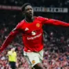 Manchester United sukses meraih kemenangan penting atas Liverpool dengan skor 3-2 dalam lanjutan pekan ke-35.
