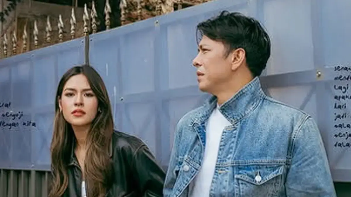 Ariel NOAH dan Raisa berkolaborasi merilis OST film Dilan ITB 1997 berjudul Senang Dengar Suaramu Lagi
