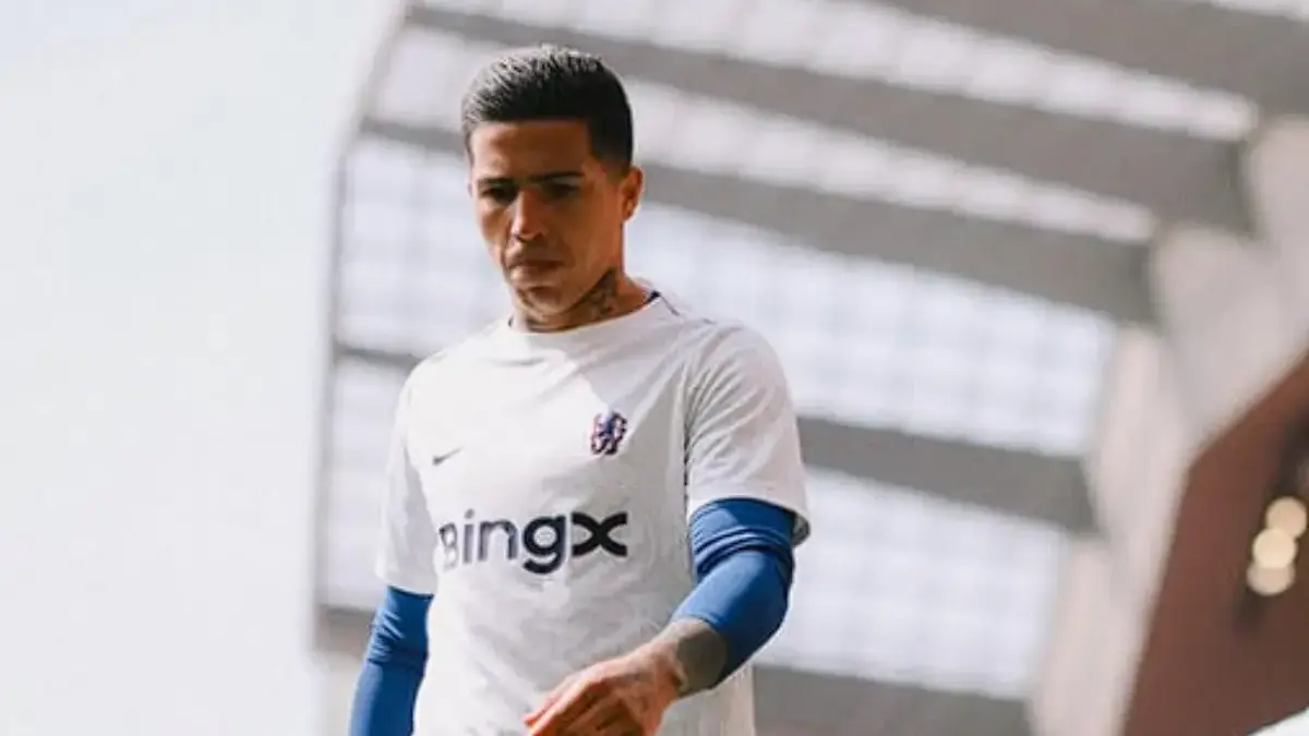 Enzo Fernandez mencetak gol penyeimbang Chelsea melawan Liverpool di Anfield
