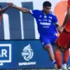 Laga klasik antara Persija Jakarta dan Persib Bandung kembali menghadirkan tensi tinggi.