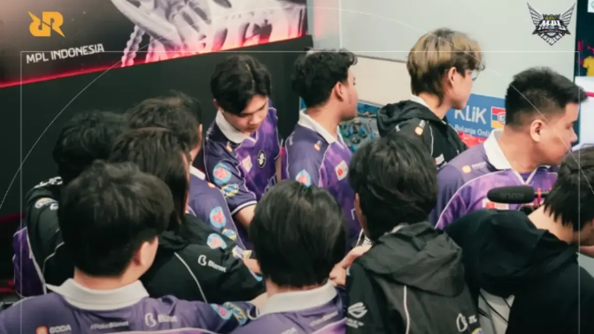RRQ Hoshi Gagal Lolos Playoff MPL ID S17, Persaingan Papan Atas Makin Sengit Hasil buruk sepanjang musim membuat RRQ Hoshi dipastikan tidak dapat melaju ke babak playoff MPL ID S17.