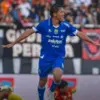 Meski berhasil memenangkan laga penting kontra Persija Jakarta, Persib Bandung ternyata belum benar-benar aman