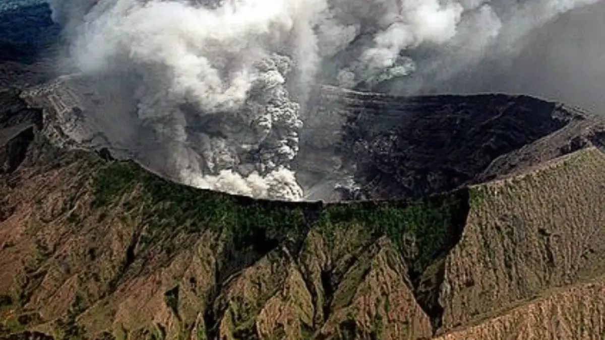 Update Erupsi Gunung Dukono 12 Mei 2026 Siang Terkini: Waspada Abu Vulkanis Mengarah ke Timur Gunung Dukono