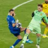 Bento kiper Al Nassr tertunduk lesu usai mencetak gol bunuh diri ke gawang sendiri di menit 90+8