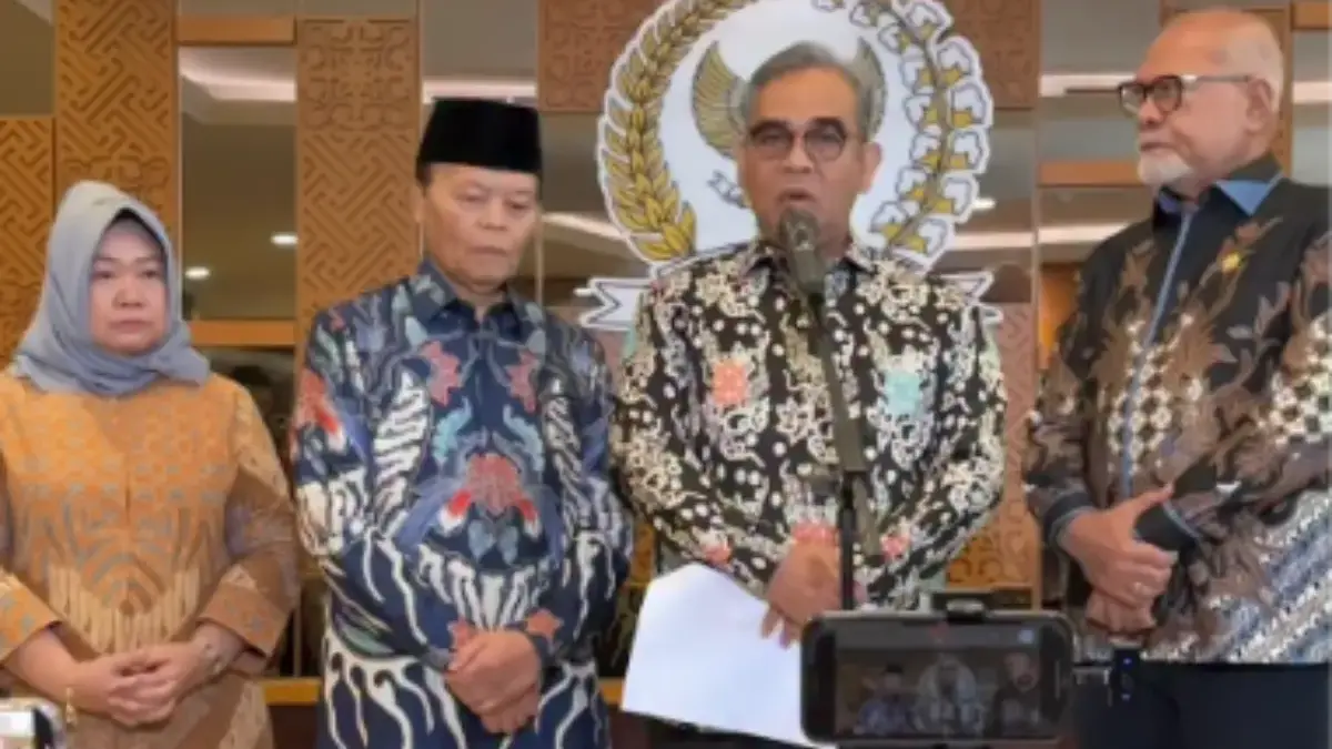 Ketua MPR Tegur Dua Juri LCC 4 Pilar Kalbar, Final Diputuskan Diulang Ketua MPR RI Ahmad Muzani akhirnya angkat bicara terkait polemik penilaian dalam Lomba Cerdas Cermat (LCC).
