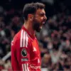 Kapten Manchester United, Bruno Fernandes, kembali menjadi sorotan setelah berhasil memecahkan rekor assist.