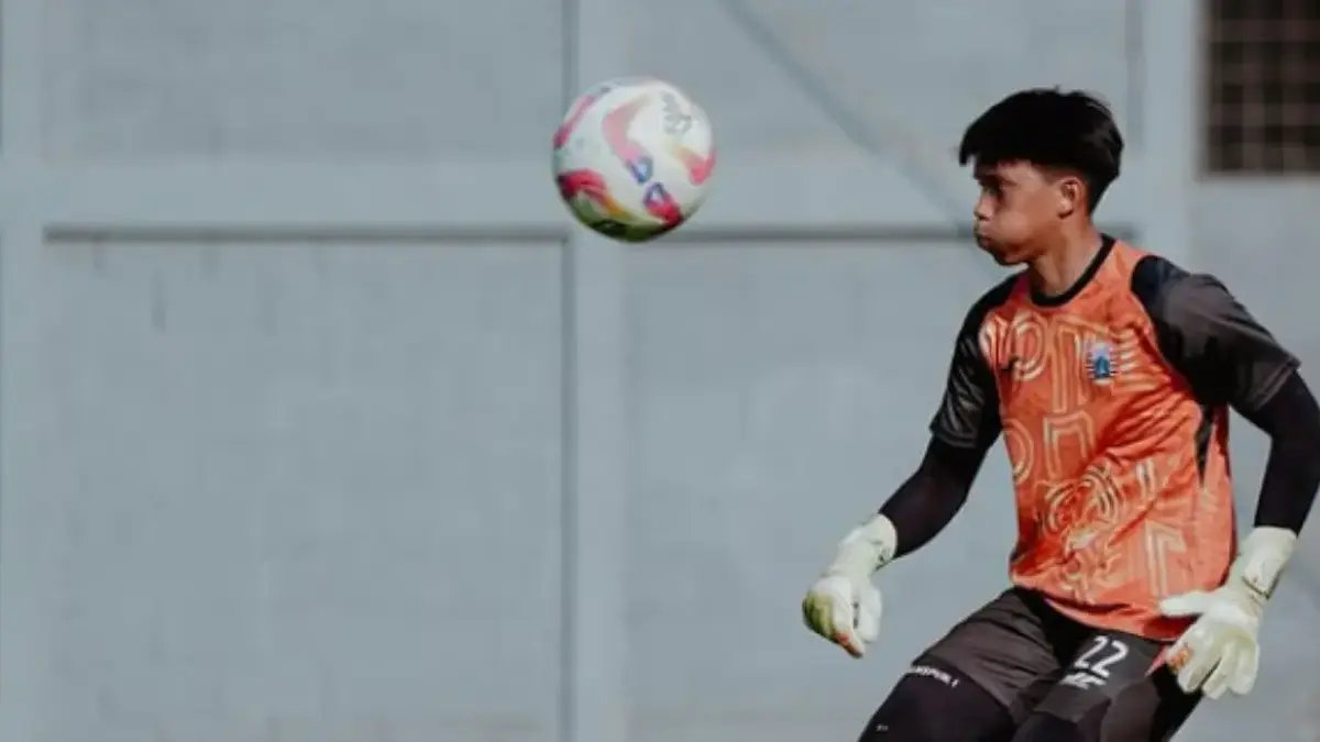 Debut Bersama Persija, Hafizh Rizkianur Ingin Tutup Musim dengan Kemenangan atas Semen Padang Kiper muda Persija Jakarta, Hafizh Rizkianur, bertekad menutup musim SuperLeague 2025/2026 dgn hasil manis.