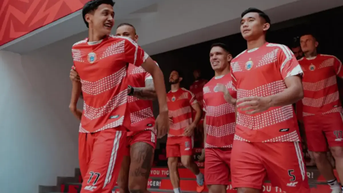Persija Jakarta untuk sementara unggul 1-0 atas Semen Padang pada babak pertama.