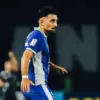 Frans Putros mengenakan jersey Persib Bandung