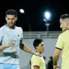 Persib Bandung melawan Persijap Jepara dengan taktik 4-3-3 di Stadion GBLA