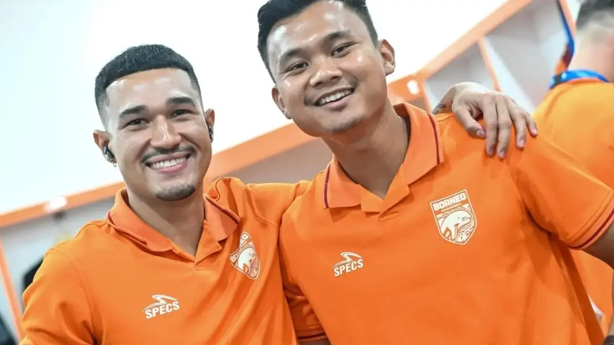 Mariano Peralta dan Juan Villa merayakan gol ke gawang Malut United di Stadion Segiri Samarinda