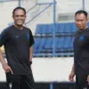 Widodo C. Putro dan eks pelatih Garudayaksa FC