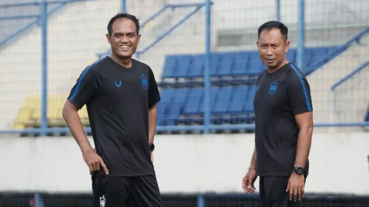 Widodo C. Putro dan eks pelatih Garudayaksa FC