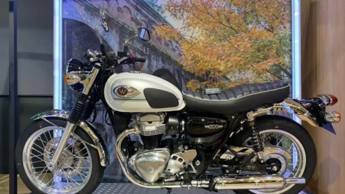 Motor Kawasaki W800 klasik putih