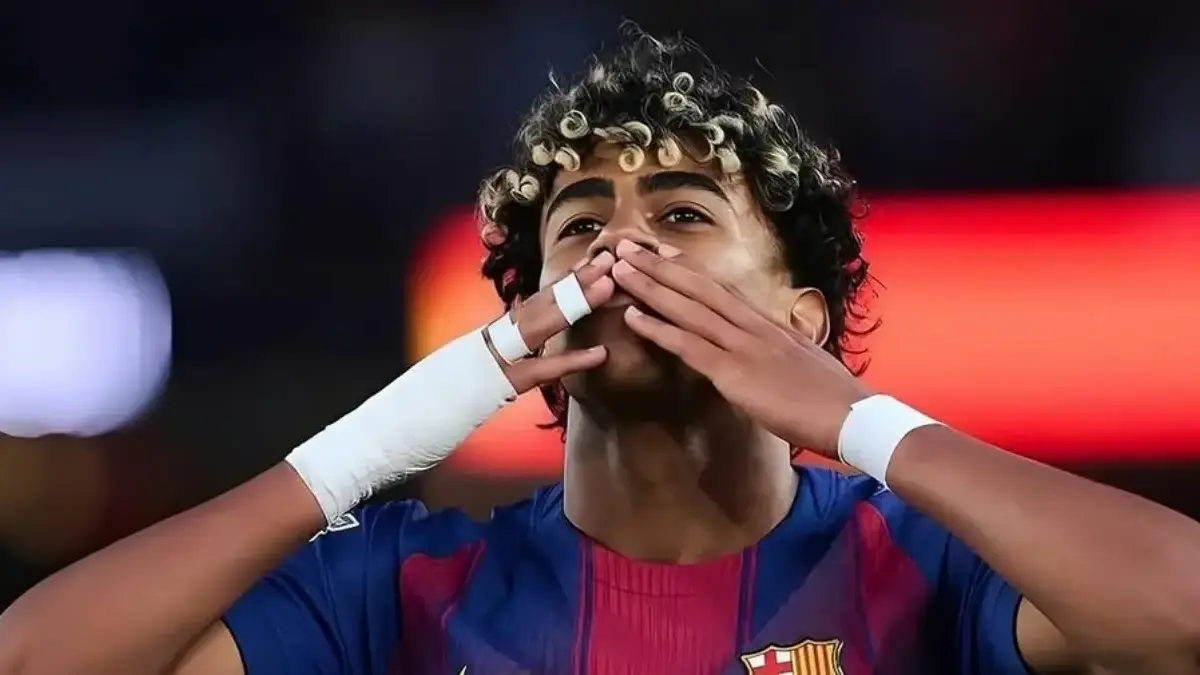 Dari Palestina hingga Ejekan Madrid, Yamal Bikin Heboh Parade Juara Barcelona Lamine Yamal