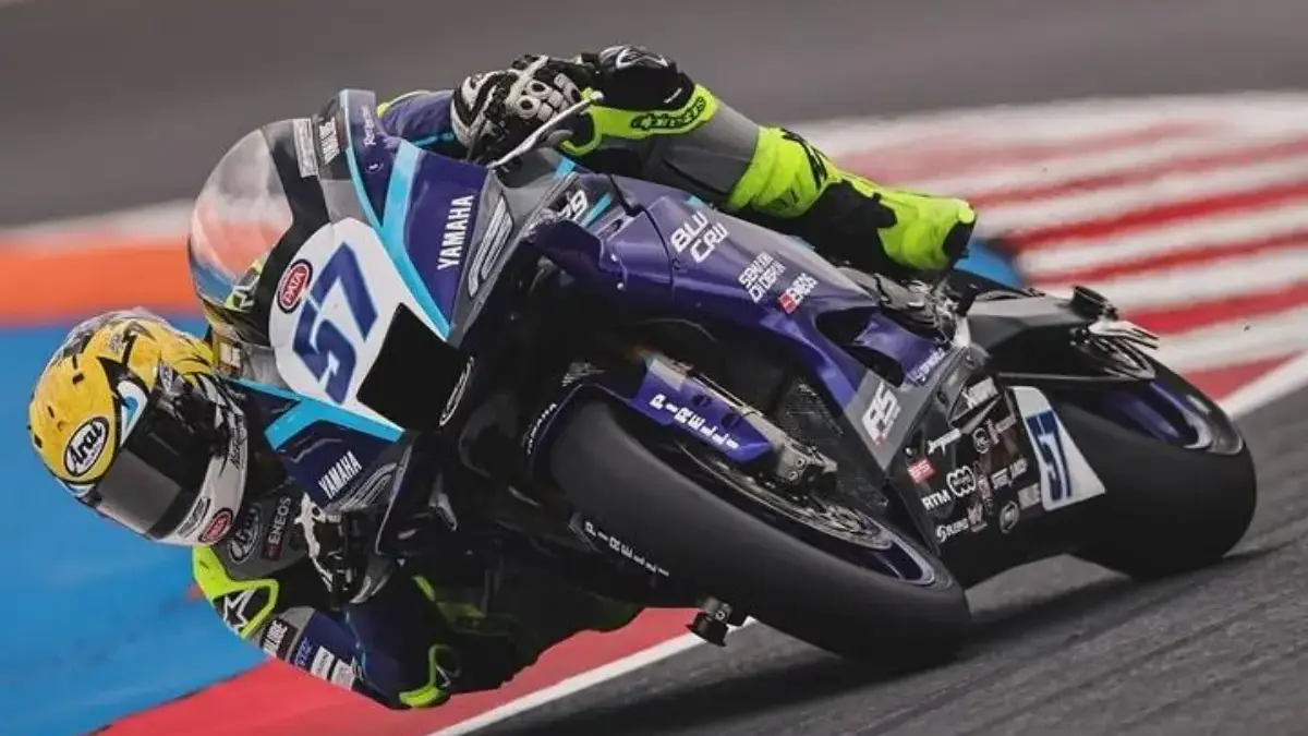 Pembalap Indonesia Aldi Satya Mahendra saat membalap di trek Autodrom Most, Ceko