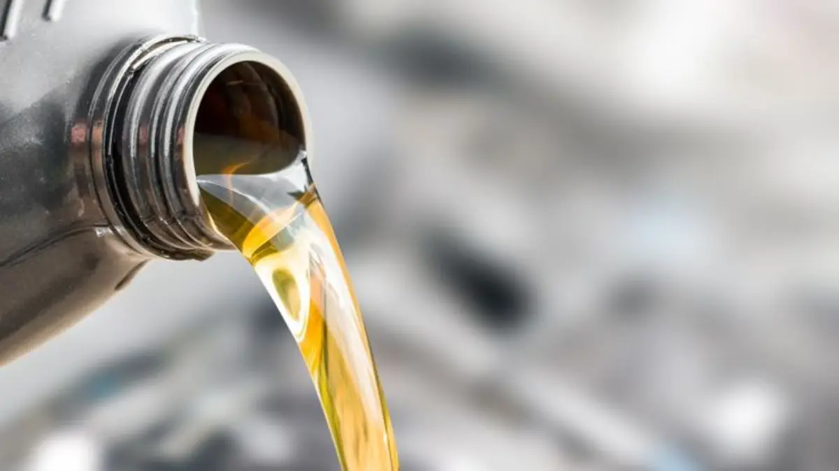 Kenaikan harga oli menjadi sorotan karena produk ini merupakan kebutuhan utama dalam perawatan kendaraan.