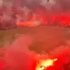 Pertandingan Persija Jakarta melawan Semen Padang pada sempat dihentikan sementara akibat flare.