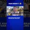 Truk Kontainter Tabrak Trotoar Dan Terguling