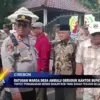 Ratusan Warga Desa Ambulu Geruduk Kantor Bupati Cirebon