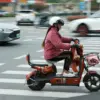 Penggunaan motor listrik di Indonesia terus meningkat, termasuk di wilayah Cirebon dan sekitarnya.